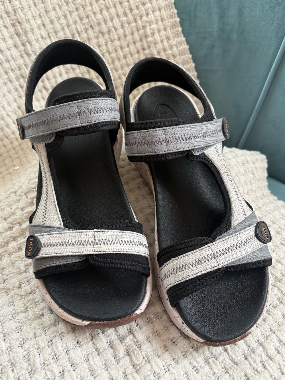 Taos Super Side black and white sandals size 10